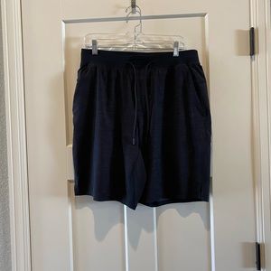Men’s Lululemon T.H.E. Short 9” *Lined Large